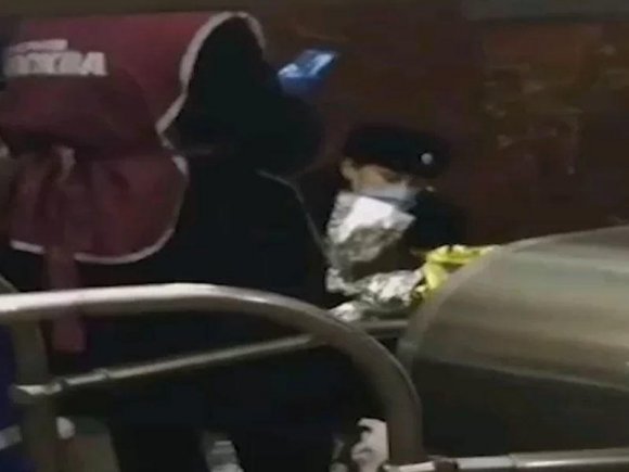 Metroda körpə doğuldu - Polisin köməyilə