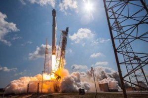 SpaceX 140-dan çox peyki daşıyan raketi orbitə çıxardı