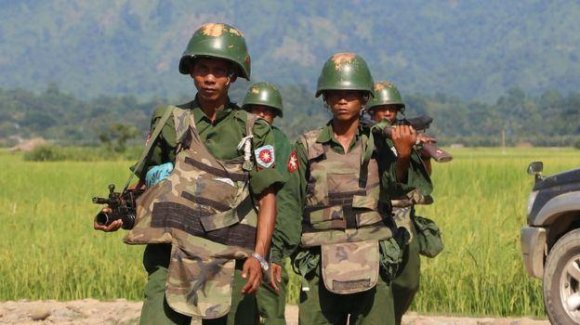 Myanmada hərbçilər bir il müddətinə fövqəladə vəziyyət elan edib
