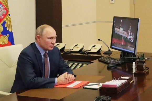 Putin Azərbaycan əsilli iş adamını mükafatlandırıb