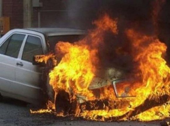 Biləsuvarda "Mercedes" aşaraq alışıb, xəsarət alan olub
