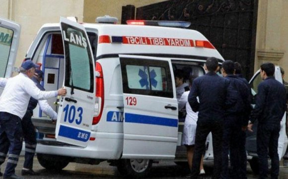 Şirvanda avtomobil divara çırpılıb, sürücü ağır xəsarət alıb