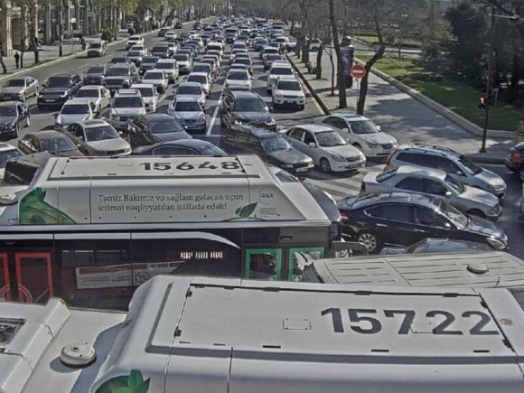 Bakıda tıxac avtobusların hərəkətində çətinliklər yaratdı