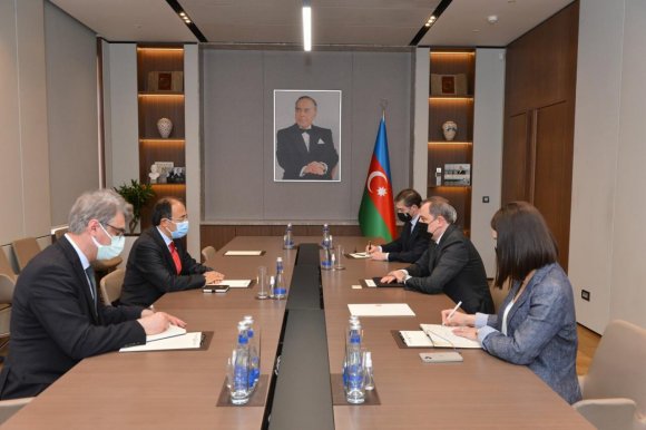 Ceyhun Bayramov Türkiyənin ölkəmizə yeni təyin olunmuş səfirinin etimadnaməsinin surətini qəbul edib