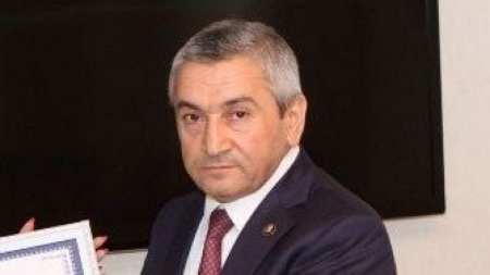YENİLMƏZ BAŞÇI... - Eldar Əzizov onu bir balaca silkələdi...