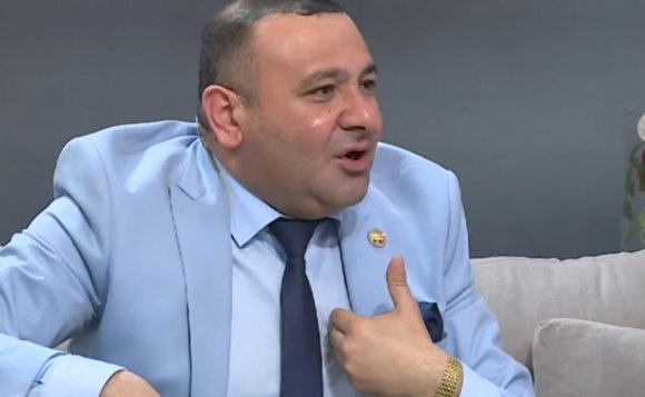 Keçirdiyi yarışmada birinci yeri 10 minə satıb -VİDEO