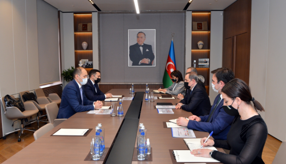Ceyhun Bayramov “TRACECA”nın Baş katibi Aset Asavbayev ilə görüşüb