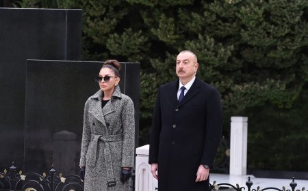 Prezident İlham Əliyev və birinci xanım Mehriban Əliyeva ulu öndər Heydər Əliyevin məzarını ziyarət ediblər