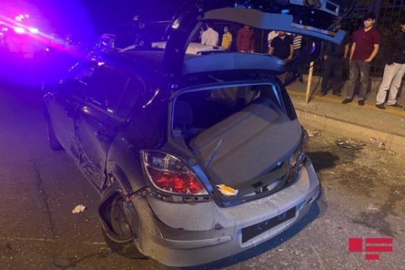 Bakıda yolu qırmızı işıqda keçdi və zəncirvari qəzaya səbəb oldu