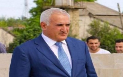 Nazirləri, komitə sədrlərini var-dövlətinin kölgəsində qoyan Əvəz Qocayev