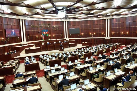 Deputatlar bu gün 10 məsələnin müzakirəsinə toplaşır