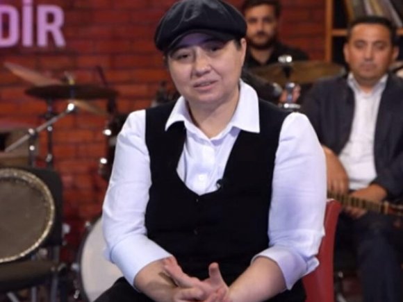 "Bu nə papaqdı qoyursan" - Qızından Aygün Bəylərə...