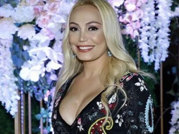 Nura ÇİMƏRLİK GEYİMİNDƏ izləyicilərini heyran etdi