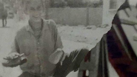 Arxiv FOTOdakı şəxsi tanıdınız? - Uşaqlıqda ayaqqabı təmizləyirdi, indi məşhurdur
