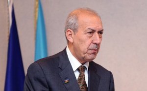 Sürücüsü Xanhüseyn Kazımlının maşınına yaxınlaşan azyaşlı qızı döydü