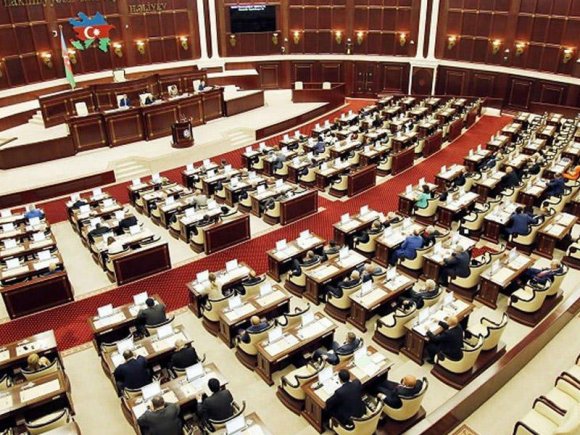 Növbədənkənar sessiyanın çağırılması üçün imzalar toplandı