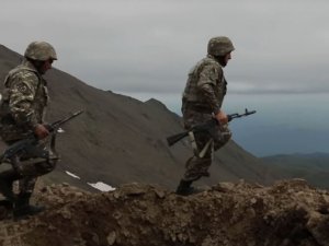 Erməni hərbçiləri biçaqla Azərbaycan sərhədçisinə hücum edib