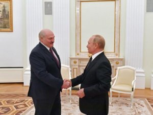 Putinlə Lukaşenkonun 3 saat yarımlıq danışıqları necə bitdi?