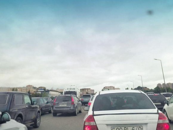 Bakı-Sumqayıt yolunda sıxlıq nə ilə bağlıdır? - Yol polisindən açıqlama