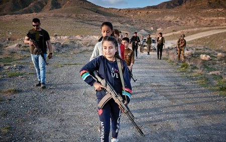 Ehtiyatda olan amerikalı əsgərlər Azərbaycan-Ermənistan sərhədində erməni uşaqlara HƏRBİ TƏLİM KEÇİRLƏR