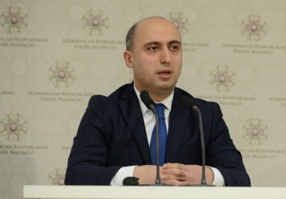 Göygöldə məktəb direktorunun "fironluğu"