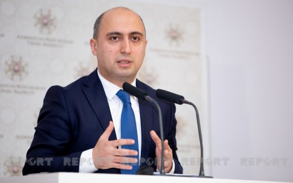 BAKIDA MƏKTƏB DIREKTORU MÜƏLLIMƏNI DTX-NIN ƏMƏKDAŞI VASITƏSILƏ STERSS VƏZIYYƏTƏ SALIB- ŞOK OLAY/SƏSYAZISI