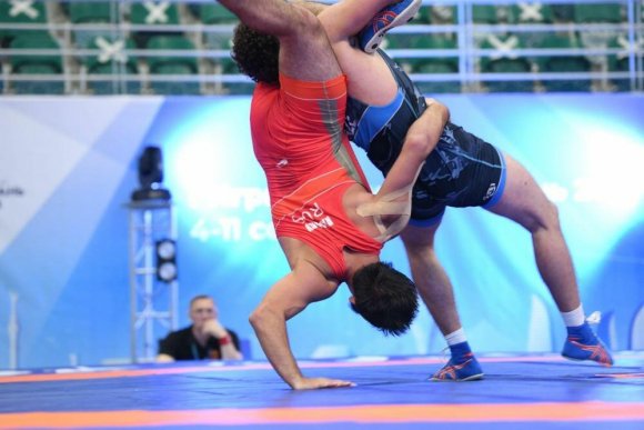 Güləşçimiz dünya çempionatının qızıl medalı uğrunda yarışacaq