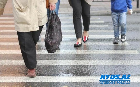 Bakıda avtomobil yaşlı qadını vurub