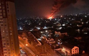 Kiyevə raket zərbələri endirilir, yüzlərlə Rusiya tankı paytaxta doğru hərəkət edir