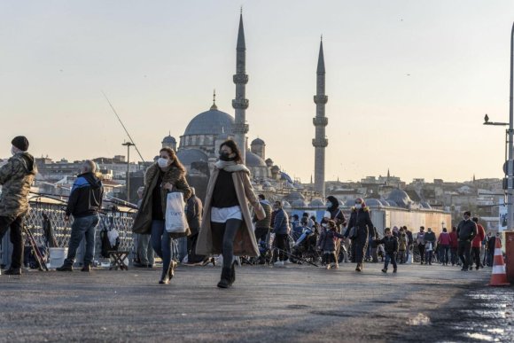 Türkiyədə ötən sutka koronavirusa 2 mindən artqı yoluxma halı qeydə alınıb