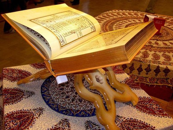 Qurandan hər kəsə örnək olacaq gözəl ədəb ayəsi