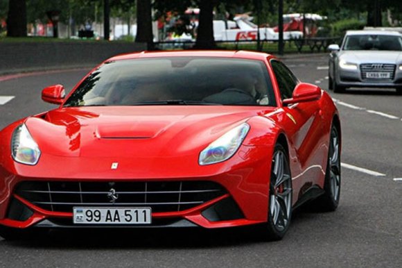 Bakıda AA seriyalı “Ferrari”nin sahibi buna görə cərimələndi