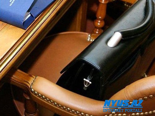 Korrupsiyaya görə tutulan vəzifəli şəxs azadlığa buraxıldı