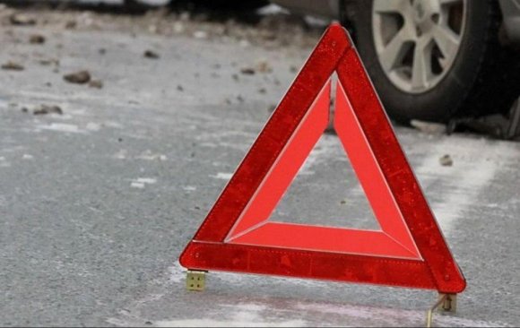 Avtomobil qəzasında bir ailənin 3 üzvü xəsarət alıb