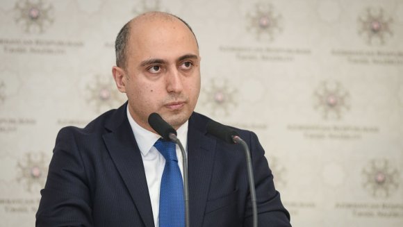 “Xarı bülbül” və Rasim Mehdiyev adları tərs mütənasibdir – Humanitar kollecin anti-humanist direktoru