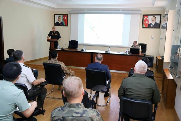 Hərbi attaşelər üçün növbəti brifinq keçirilib - FOTO