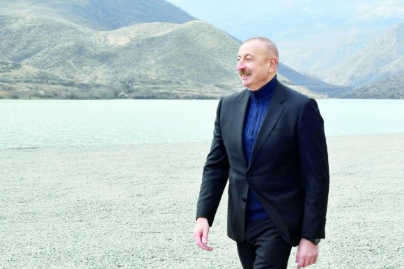 Prezident İlham Əliyev - Zəfər zirvəsini fəth edən müzəffər Sərkərdə!