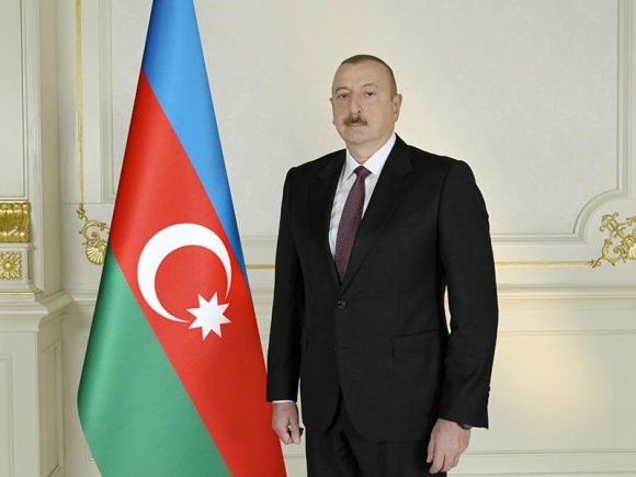 Prezident Çin Sədrini təbrik edib