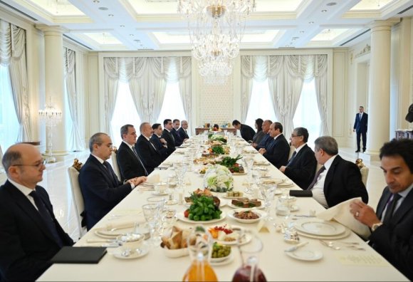 İlham Əliyevin adından Misir Prezidentinin şərəfinə nahar verilib