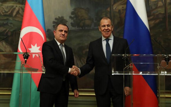 Lavrov Ceyhun Bayramova zəng etdi