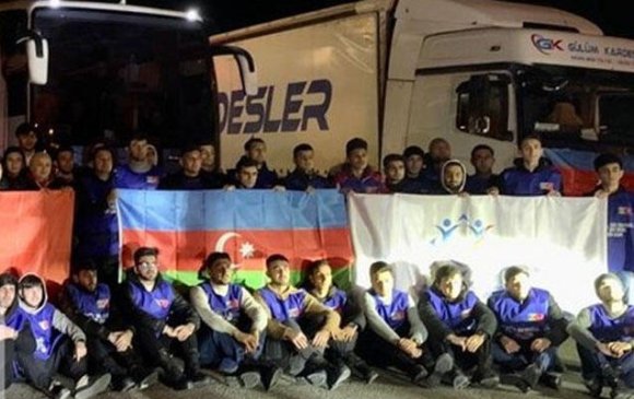 Azərbaycan könüllüləri Türkiyəyə yola düşüb