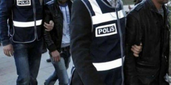 Zəlzələdə uçan binanın podratçısı aeroportda ələ keçdi