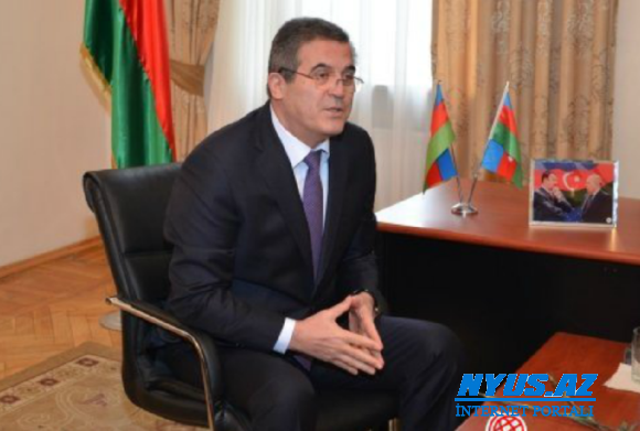 Qaradağ 2 saylı tam orta məktəb trassın, daha doğrusu, avtoqəzanın “ağzının içində”dir... - Axşam saat 7-də dərsdən çıxan şagirdlərin təhlükəsizliyinə kim təminat verir..?