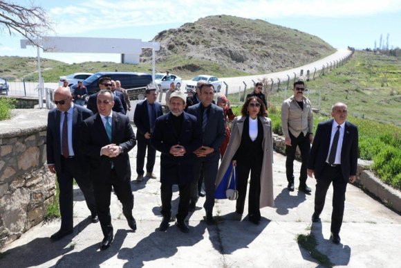 Azərbaycan nümayəndə heyəti Vanı ziyarət edib