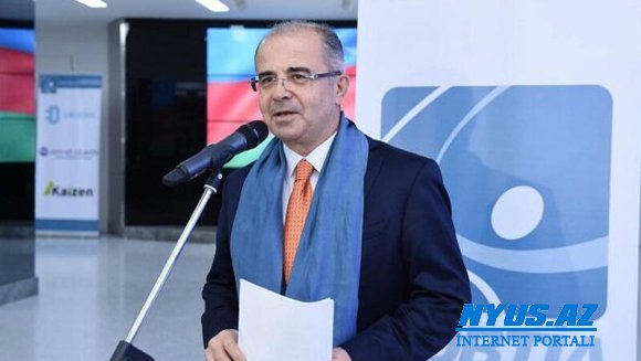 Akademiya rektorun 440 minlik avtomobilinə görə cərimələnir?