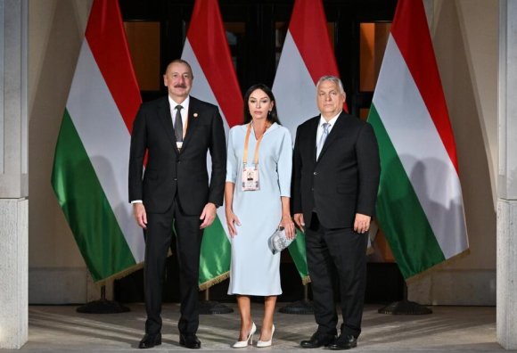 İlham Əliyev və Mehriban Əliyeva Budapeştdə Macarıstanın Milli bayramı münasibətilə verilən ziyafətdə iştirak ediblər