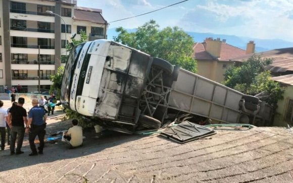 Tur avtobusu aşdı, 26 nəfər...