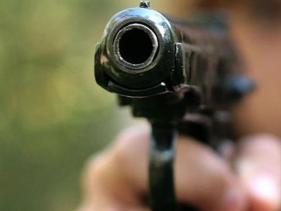 Qadının GÖZÜ DÖNDÜ: Küçədə ərini və baldızını güllələdi...