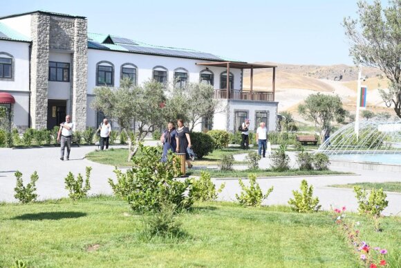 Azad edilmiş ərazilərə köçürülən əhalinin içməli su ilə təchizatı nə yerdədir?