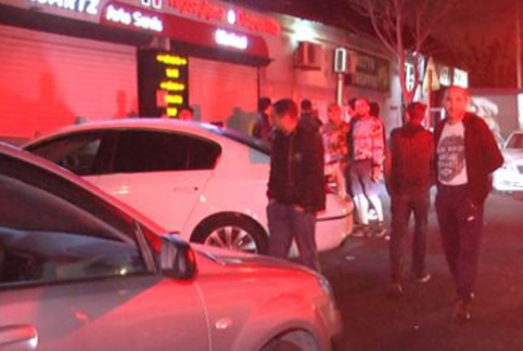 Bakıda zəncirvari qəza - "Volkswagen" evə girdi - FOTO